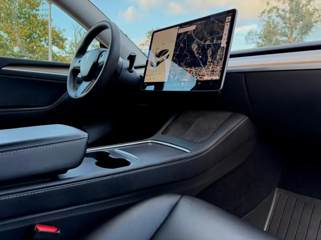 Tesla Model Y 2021 - 32500 EUR, 135000 km - 135000km - foto 10 de 23