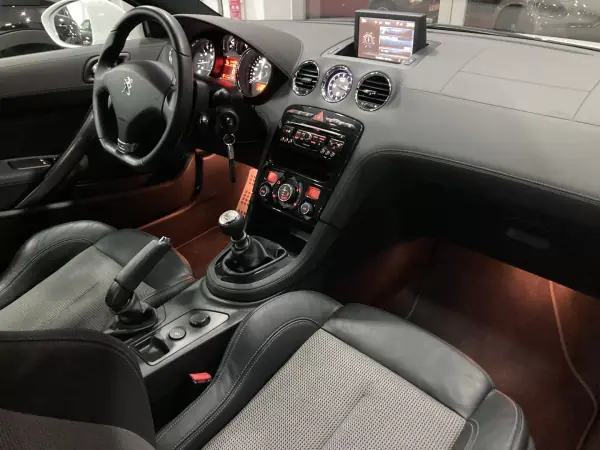Peugeot RCZ 2015 - 16900 EUR, 79367 km - AUTO.MOTO.pt - 79367km - foto 10 de 18