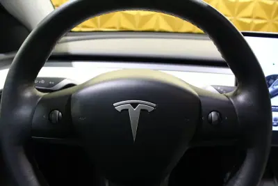 Tesla Model Y 2021 - 32240 EUR, 132000 km - AUTO.MOTO.pt - 132000km - foto 29 de 38