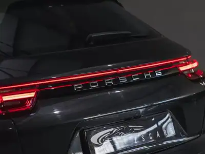 Porsche Panamera Sport Turismo 2019 - 69990 EUR, 80000 km - AUTO.MOTO.pt - 80000km - foto 12 de 23