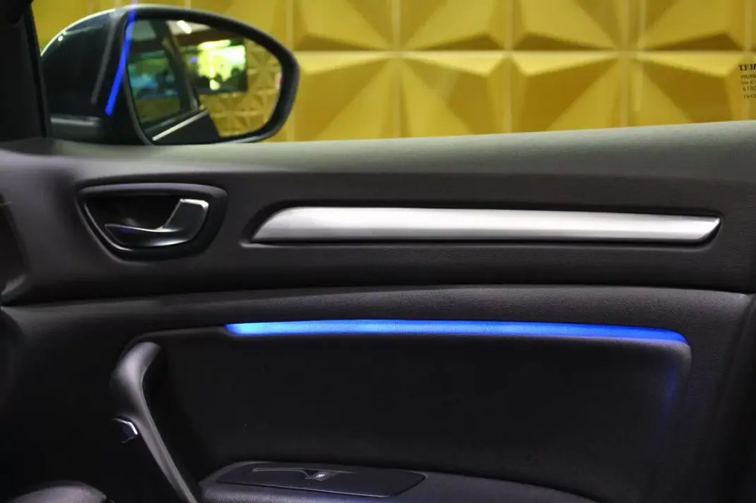 Renault Mégane Sport Tourer 2022 - 15900 EUR, 141000 km - AUTO.MOTO.pt - 141000km - foto 15 de 30