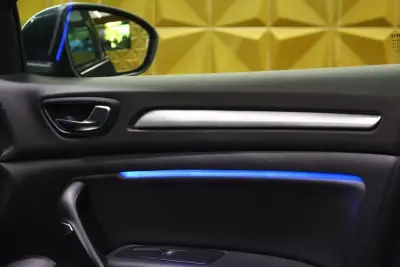 Renault Mégane Sport Tourer 2022 - 15900 EUR, 141000 km - AUTO.MOTO.pt - 141000km - foto 15 de 30