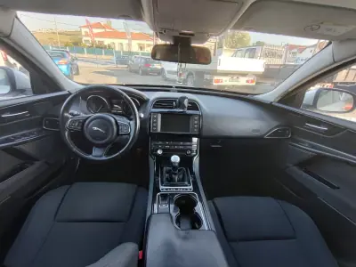 Jaguar XE 2016 - 15900 EUR, 120000 km - AUTO.MOTO.pt - 120000km - foto 12 de 22