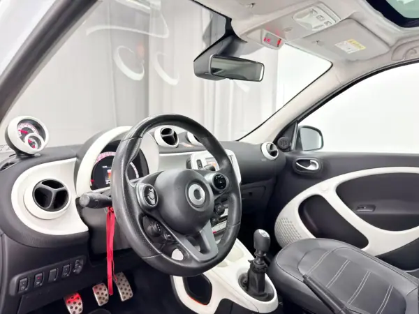 Smart ForFour 2015 - 8250 EUR, 144000 km - AUTO.MOTO.pt - 144000km - foto 19 de 21
