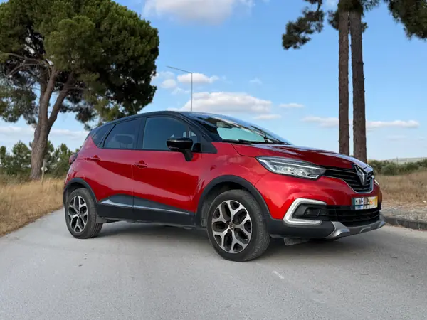 Renault Captur 2018 - 11900 EUR, 105000 km - AUTO.MOTO.pt - 105000km - foto 2 de 6