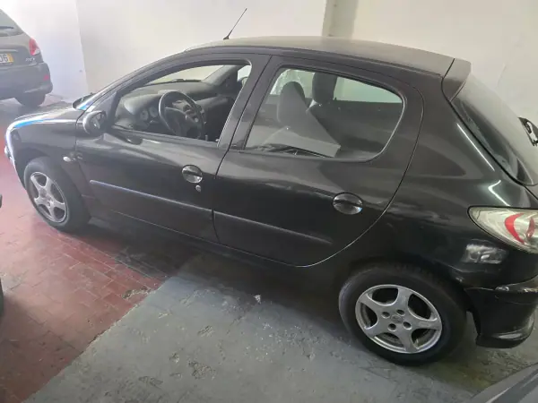 Peugeot 206 2004 - 1800 EUR, 276500 km - AUTO.MOTO.pt - 276500km - foto 4 de 18
