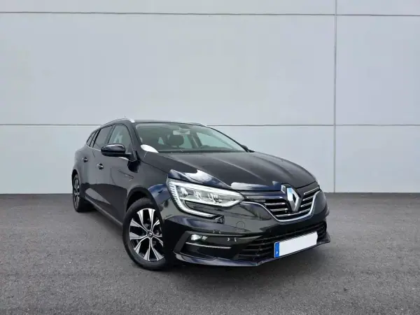 Renault Mégane 2021 - 15400 EUR, 63000 km - AUTO.MOTO.pt - 63000km - foto 11 de 29