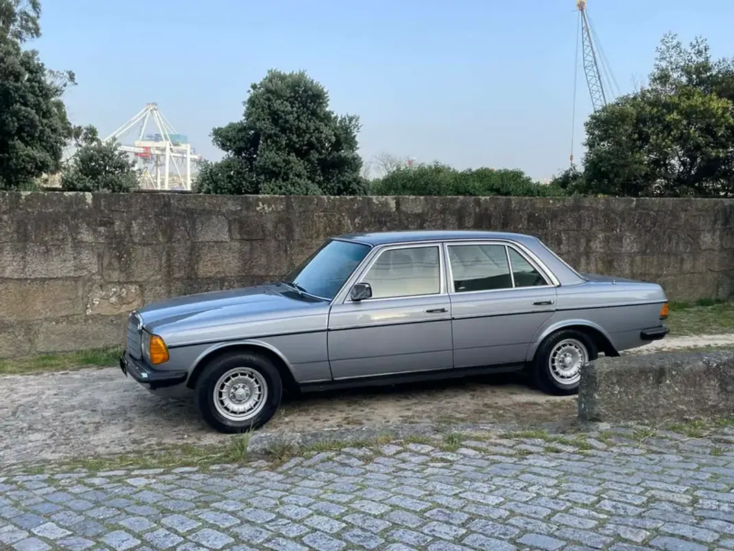 Mercedes-Benz 300 1982 - 13900 EUR, 233000 km - 233000km - foto 7 de 32