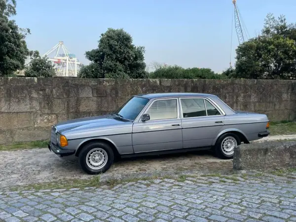 Mercedes-Benz 300 1982 - 13900 EUR, 233000 km - AUTO.MOTO.pt - 233000km - foto 7 de 32
