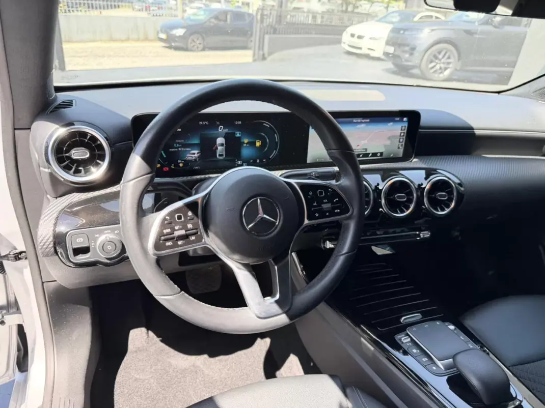 Mercedes-Benz A 180 Limousine 2021 - 24900 EUR, 96000 km - AUTO.MOTO.pt - 96000km - foto 8 de 12