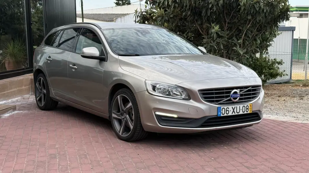 Volvo V60 2015 - 9990 EUR, 265000 km - 265000km - foto 11 de 25