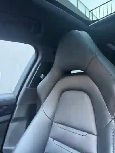 Porsche Panamera Sport Turismo 2022 - 87500 EUR, 70250 km - AUTO.MOTO.pt - 70250km - foto 8 de 13