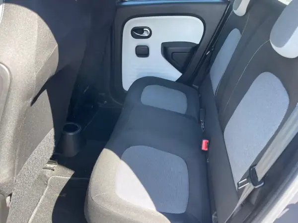 Renault Twingo 2017 - 7750 EUR, 136000 km - AUTO.MOTO.pt - 136000km - foto 7 de 13