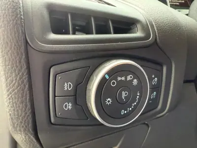 Ford Focus 2018 - 13850 EUR, 68388 km - AUTO.MOTO.pt - 68388km - foto 17 de 29