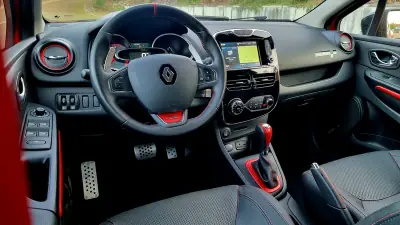 Renault Clio 2014 - 17700 EUR, 146000 km - AUTO.MOTO.pt - 146000km - foto 5 de 23
