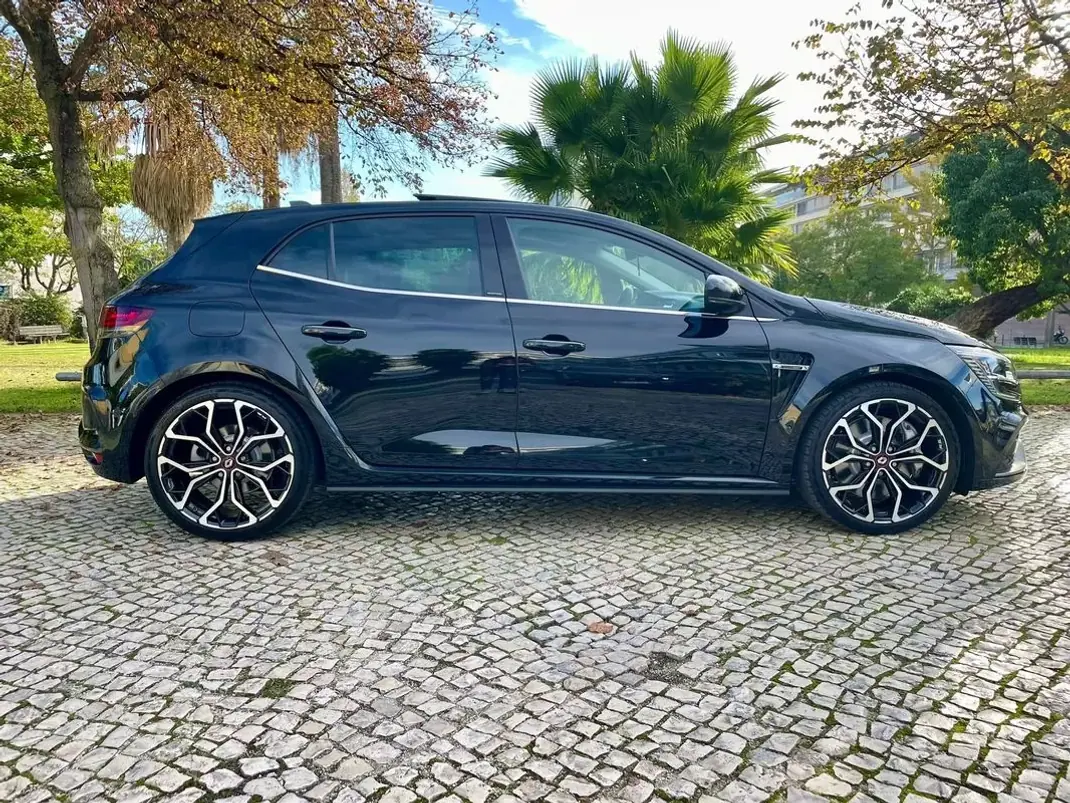 Renault Mégane 2022 - 39990 EUR, 37500 km - AUTO.MOTO.pt - 37500km - foto 10 de 36