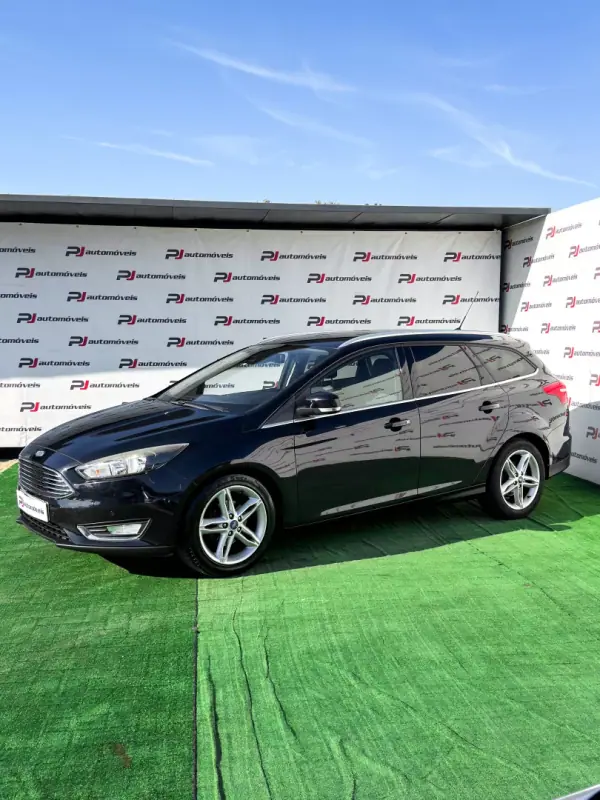 Ford Focus SW 2015 — photo 2 of 15