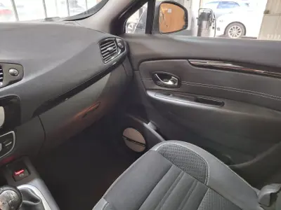 Renault Grand Scénic 2015 - 10980 EUR, 179000 km - AUTO.MOTO.pt - 179000km - foto 18 de 19