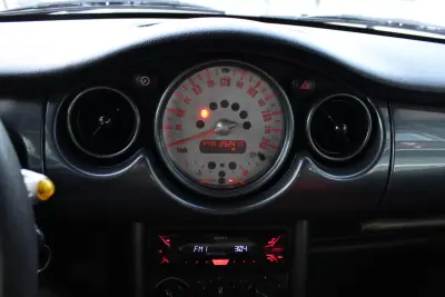 MINI One 2006 - 6400 EUR, 252417 km - AUTO.MOTO.pt - 252417km - foto 10 de 18