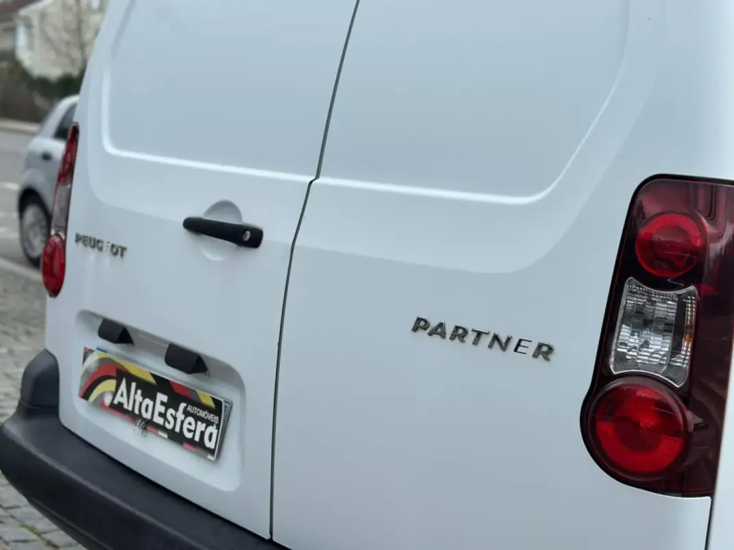 Peugeot Partner 2016 - 10900 EUR, 177432 km - AUTO.MOTO.pt - 177432km - foto 5 de 20