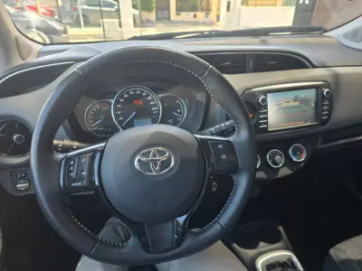 Toyota Yaris 2020 - 13900 EUR, 127000 km - AUTO.MOTO.pt - 127000km - foto 6 de 17
