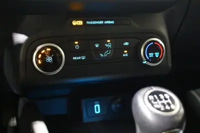 Ford Focus SW 2019 - 13900 EUR, 160000 km - AUTO.MOTO.pt - 160000km - foto 25 de 32