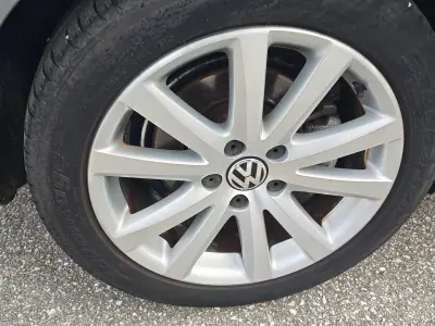 Volkswagen Passat 2008 - 8500 EUR, 223000 km - AUTO.MOTO.pt - 223000km - foto 9 de 17