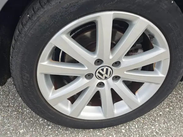 Volkswagen Passat 2008 - 8500 EUR, 223000 km - AUTO.MOTO.pt - 223000km - foto 9 de 17