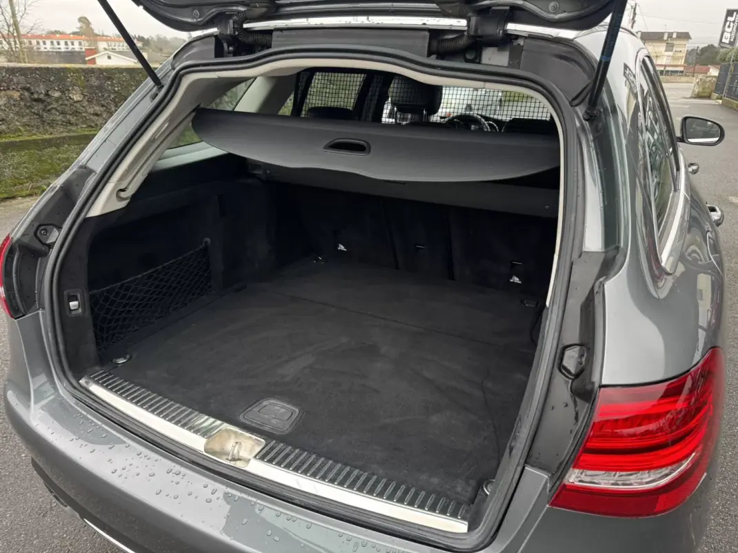 Mercedes-Benz C 200 2016 - 18990 EUR, 156000 km - AUTO.MOTO.pt - 156000km - foto 28 de 28