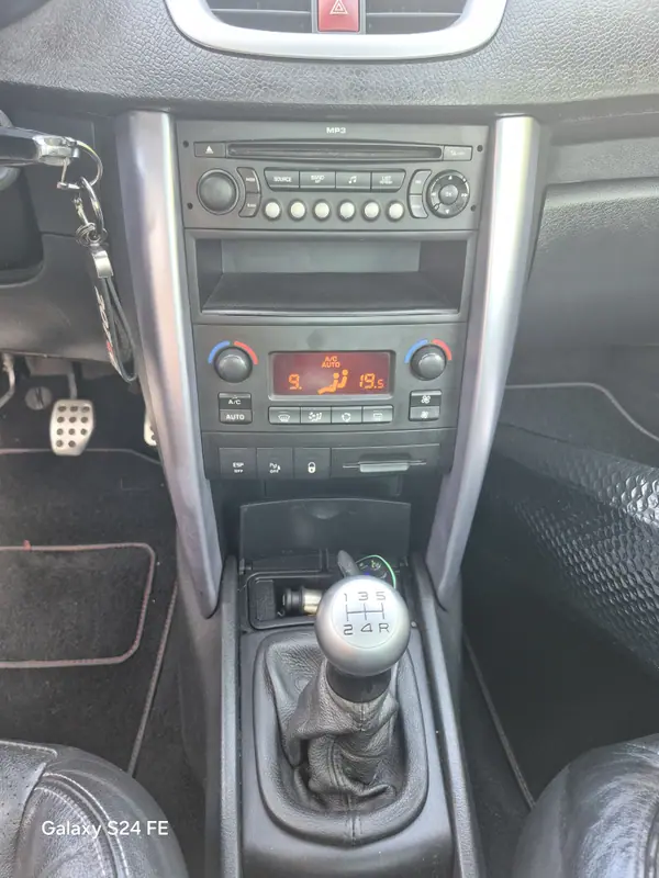 Peugeot 207 CC 2007 - 5990 EUR, 174000 km - AUTO.MOTO.pt - 174000km - foto 12 de 15