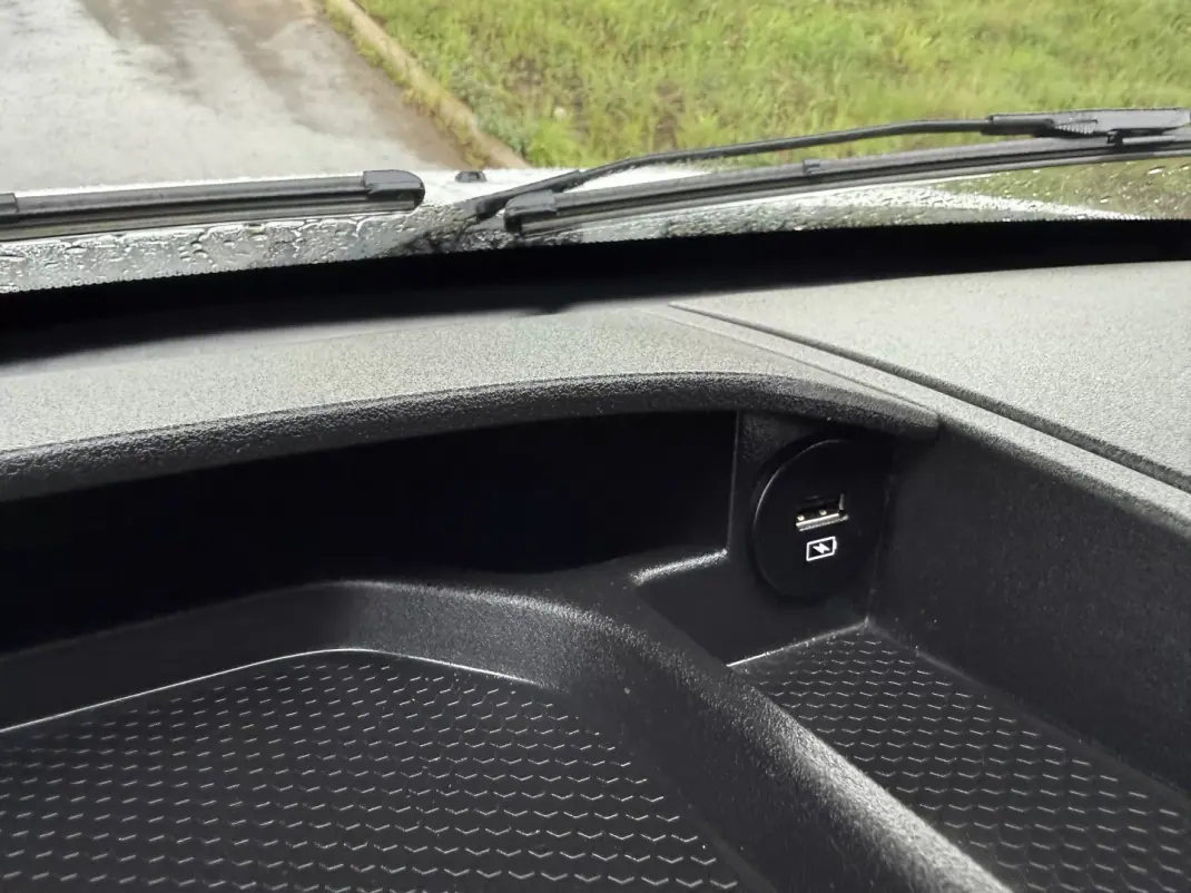 Iveco DAILY 35-140 CONTENTOR E PLATAFORMA 2020 - 28490 EUR, 91000 km - AUTO.MOTO.pt - 91000km - foto 27 de 34