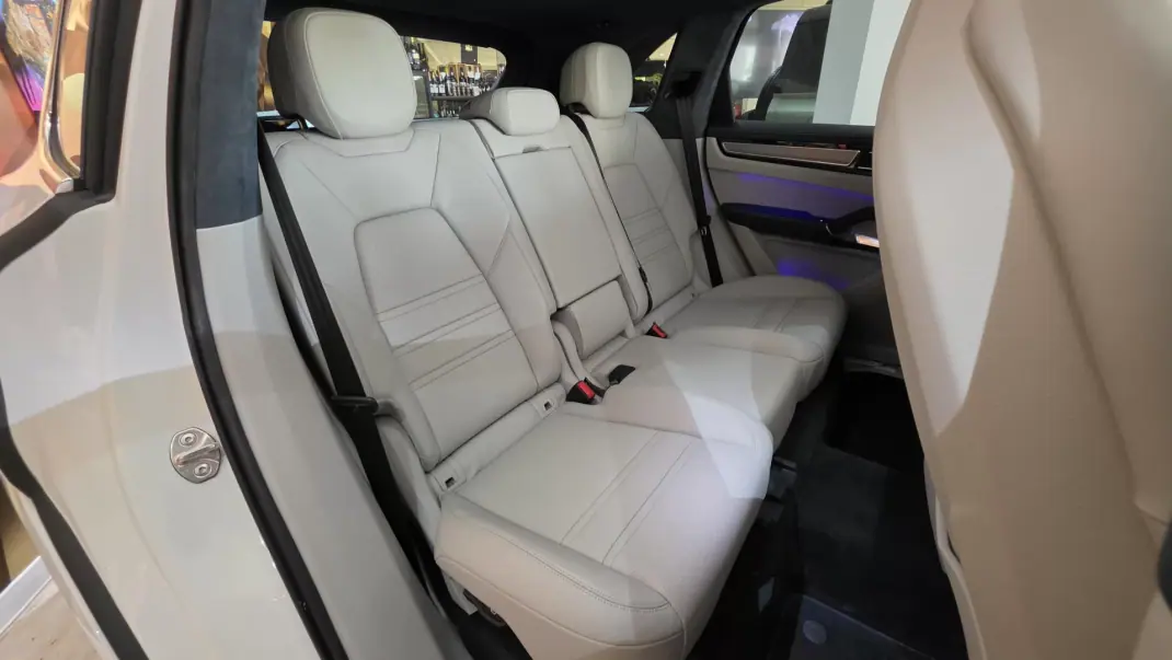 Porsche Cayenne 2022 - 120000 EUR, 42421 km - AUTO.MOTO.pt - 42421km - foto 22 de 27