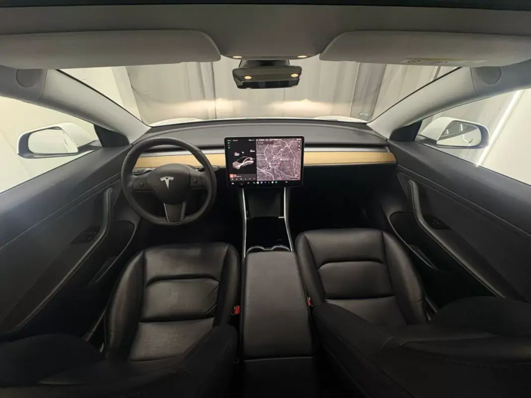 Tesla Model 3 2020 - 21500 EUR, 122000 km - AUTO.MOTO.pt - 122000km - foto 8 de 19