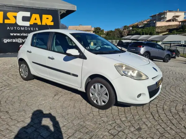 Renault Clio 2011 - 6950 EUR, 249000 km - AUTO.MOTO.pt - 249000km - foto 6 de 10