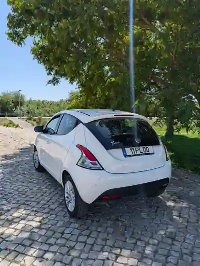 Lancia Ypsilon 2015 - 6400 EUR, 149756 km - 149756km - foto 3 de 15