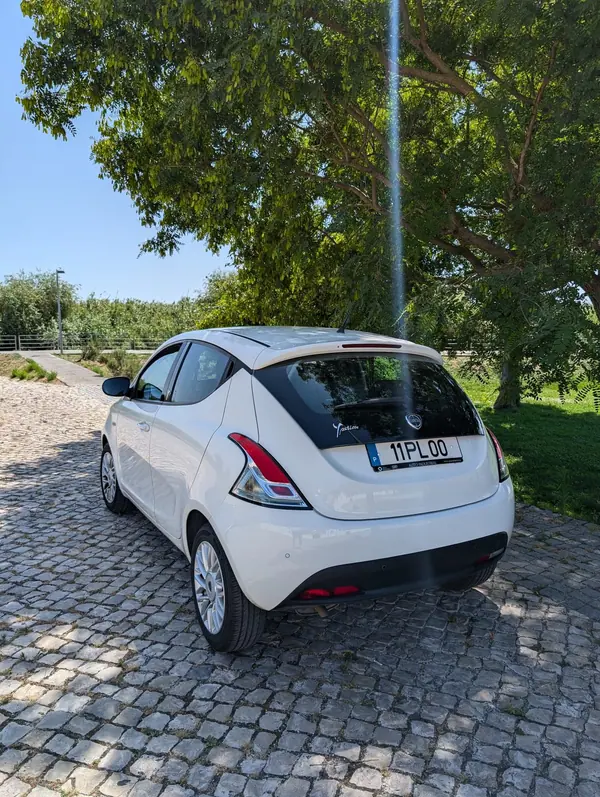 Lancia Ypsilon 2015 - 6400 EUR, 149756 km - 149756km - foto 3 de 15