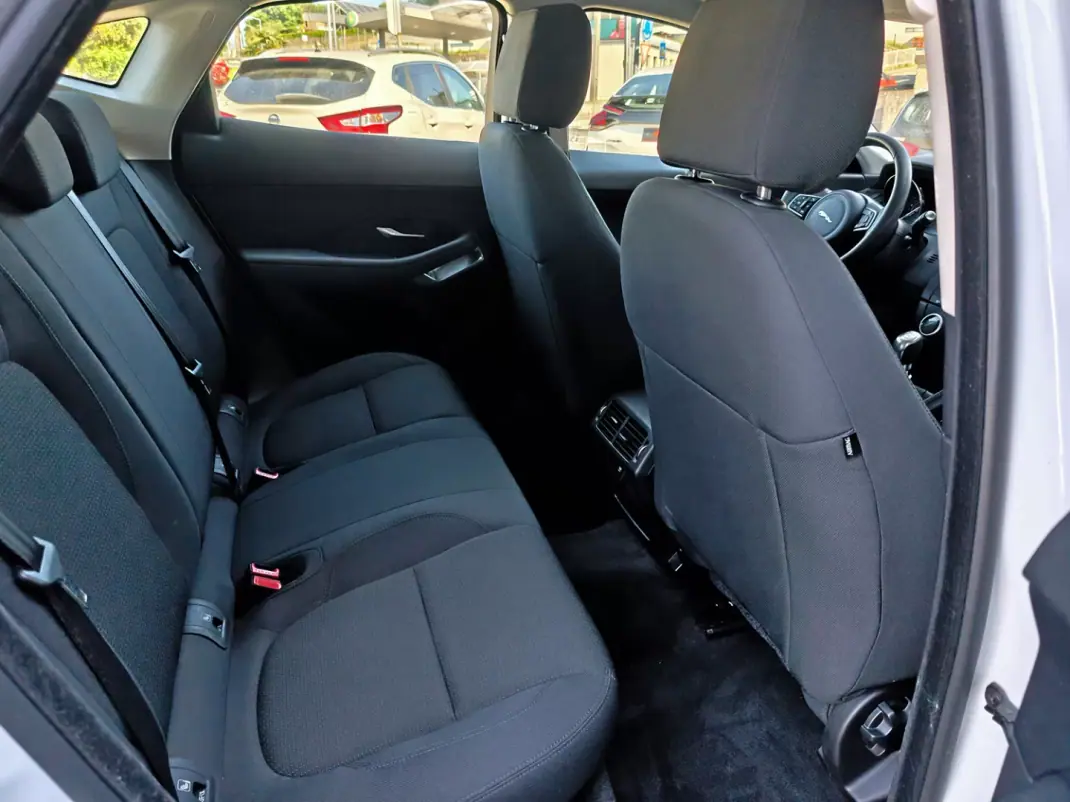 Jaguar E-Pace 2019 - 20500 EUR, 122300 km - AUTO.MOTO.pt - 122300km - foto 11 de 20