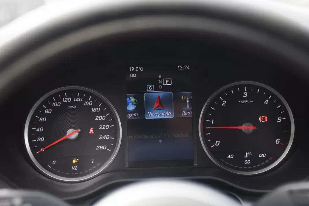 Mercedes-Benz C 180 2019 - 21900 EUR, 186430 km - AUTO.MOTO.pt - 186430km - foto 17 de 36