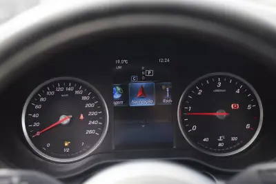 Mercedes-Benz C 180 2019 - 21900 EUR, 186430 km - AUTO.MOTO.pt - 186430km - foto 17 de 36