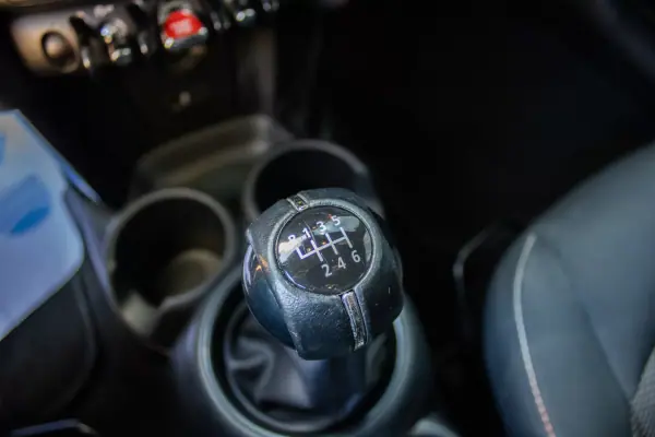 MINI 5 Portas 2022 - 16999 EUR, 153000 km - AUTO.MOTO.pt - 153000km - foto 34 de 38