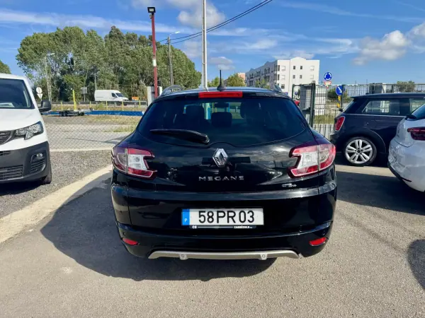 Renault Mégane Sport Tourer 2015 - 11750 EUR, 176509 km - AUTO.MOTO.pt - 176509km - foto 5 de 31