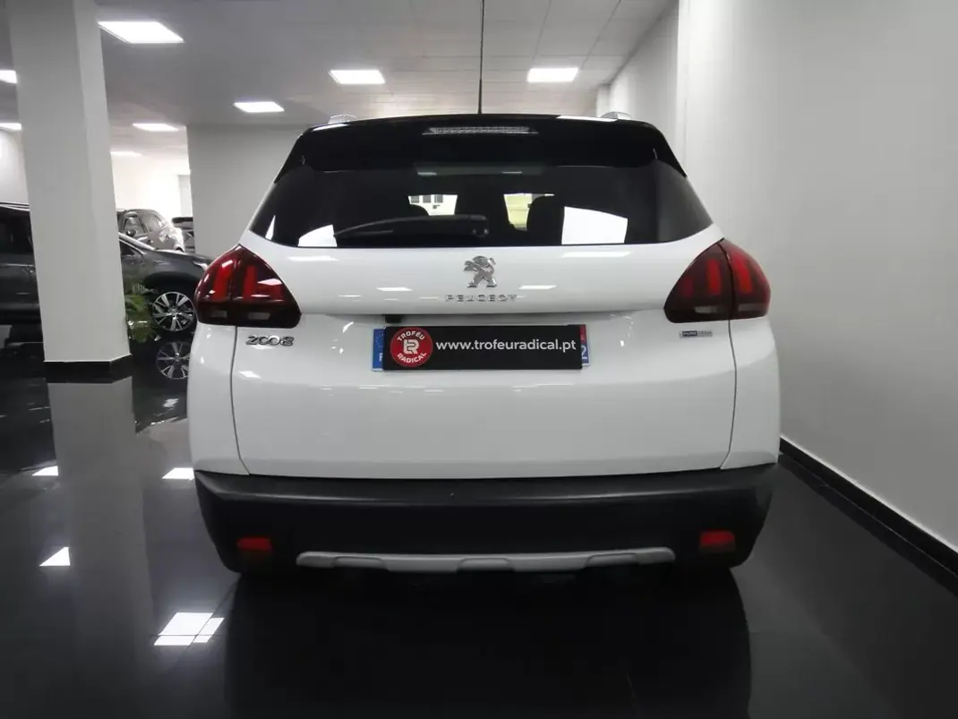 Peugeot 2008 2019 - 11250 EUR, 90000 km - AUTO.MOTO.pt - 90000km - foto 7 de 32