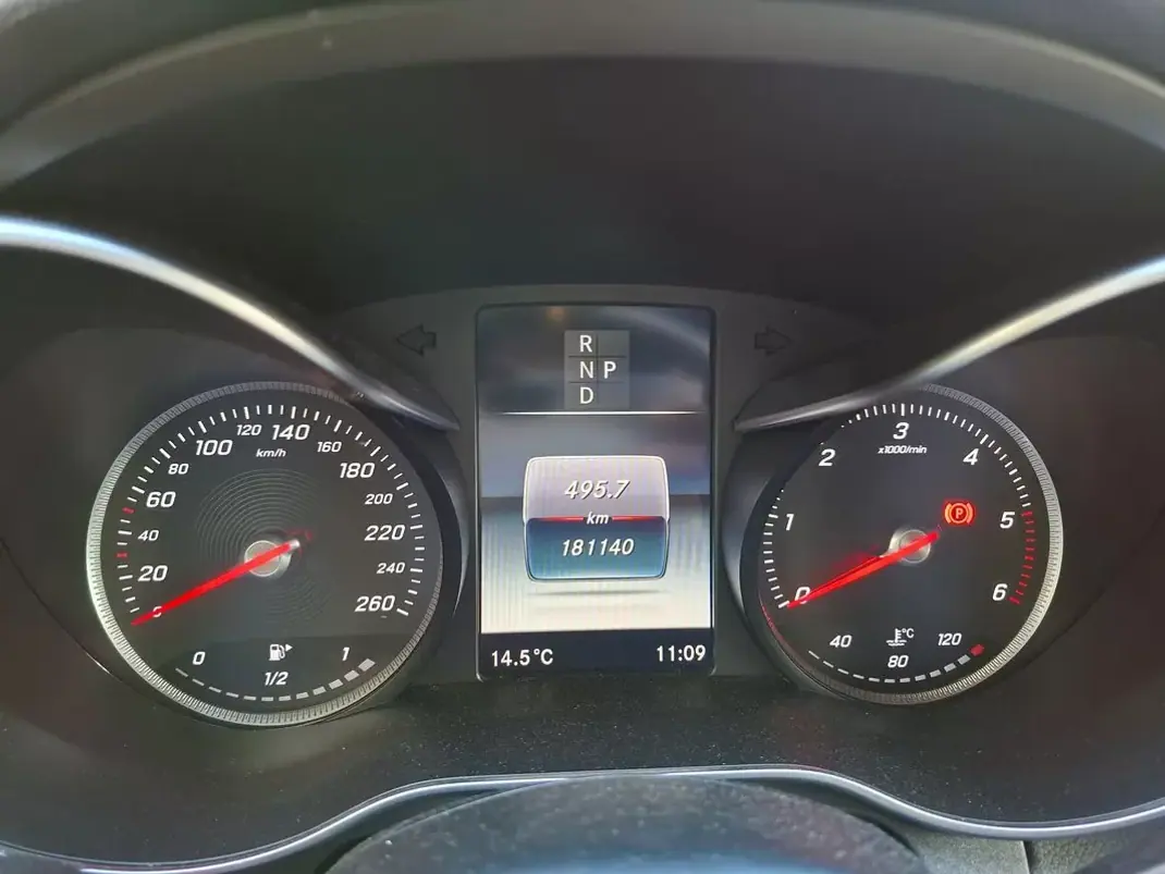Mercedes-Benz C 220 2016 - 26500 EUR, 181000 km - AUTO.MOTO.pt - 181000km - foto 29 de 32
