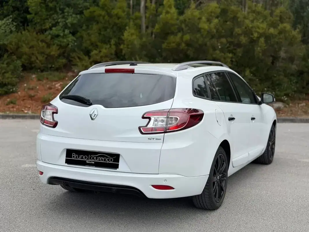 Renault Mégane 2010 - 5900 EUR, 215894 km - AUTO.MOTO.pt - 215894km - foto 4 de 22