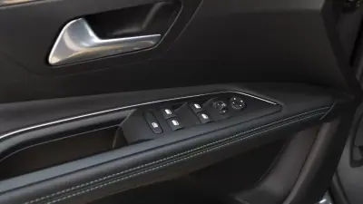 Peugeot 3008 2022 - 21750 EUR, 58000 km - AUTO.MOTO.pt - 58000km - foto 20 de 35