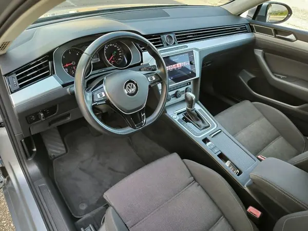 Volkswagen Passat 2019 - 19950 EUR, 155079 km - AUTO.MOTO.pt - 155079km - foto 21 de 60