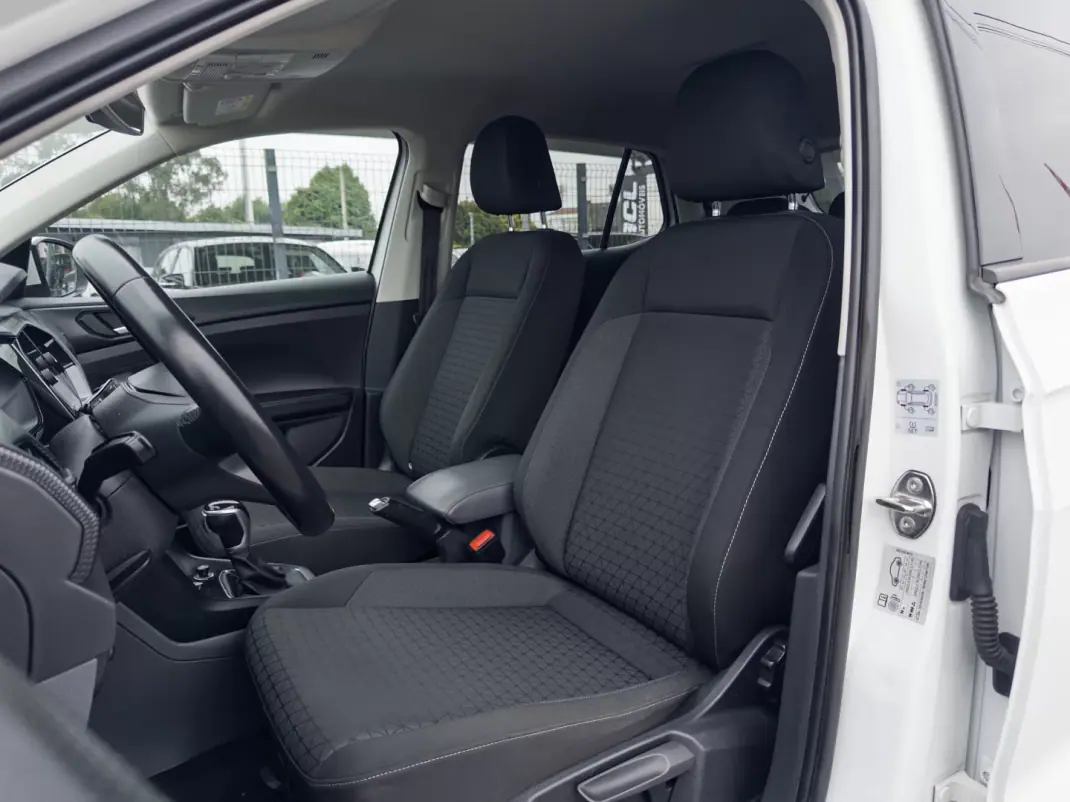 Volkswagen T-Cross 2019 - 17990 EUR, 105000 km - 105000km - foto 34 de 39