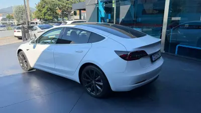 Tesla Model 3 2020 - 25500 EUR, 118000 km - foto 5 de 12