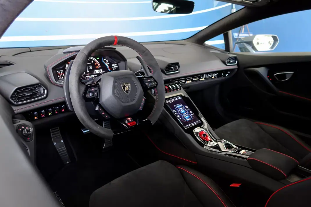 Lamborghini Huracán 2020 - 370000 EUR, 14152 km - AUTO.MOTO.pt - 14152km - foto 6 de 19