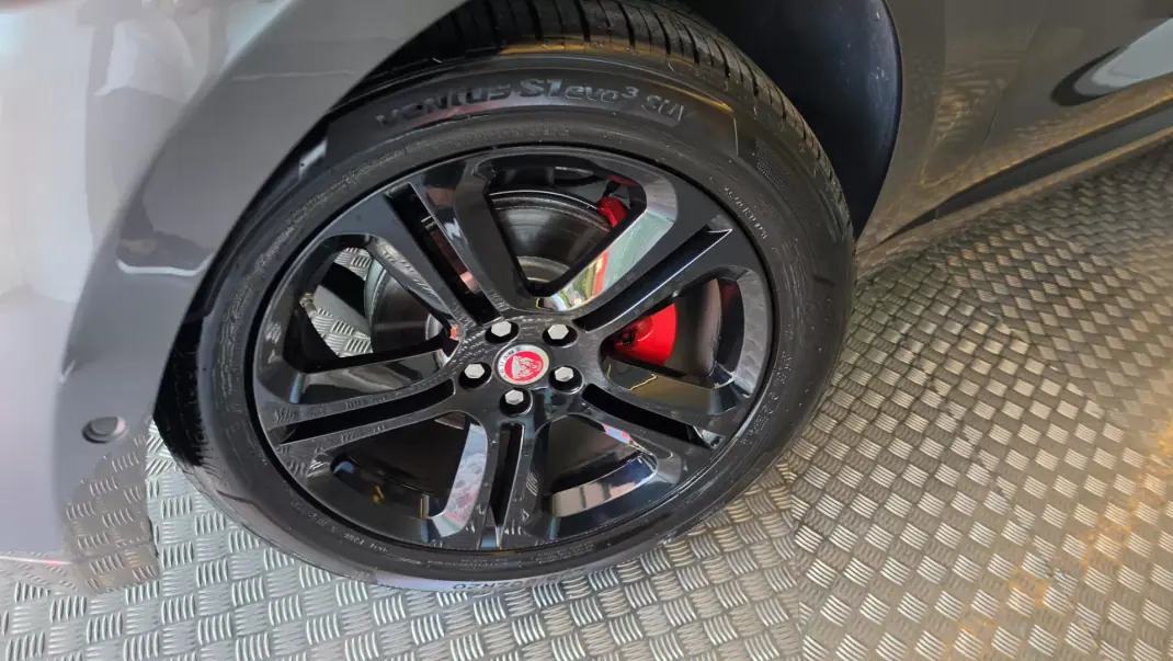 Jaguar F-Pace 2017 - 19500 EUR, 157804 km - 157804km - foto 38 de 74